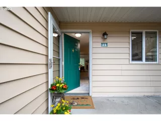 Photo #2: 23106262 Listing