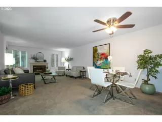 Photo #3: 23106262 Listing