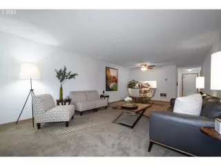 Photo #5: 23106262 Listing