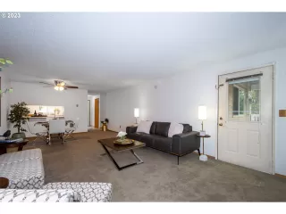 Photo #6: 23106262 Listing