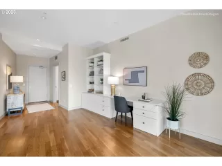 Photo #4: 23107296 Listing