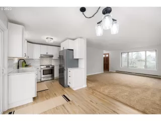 Photo #2: 23108231 Listing