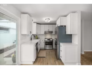 Photo #3: 23108231 Listing