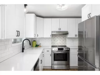 Photo #4: 23108231 Listing