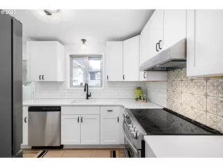 Photo #6: 23108231 Listing