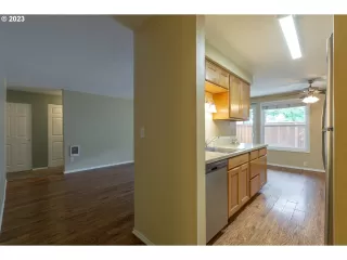 Photo #2: 23108445 Listing