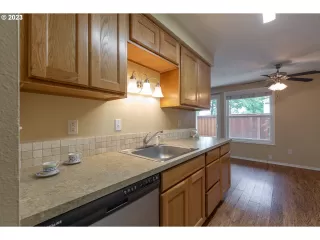 Photo #3: 23108445 Listing