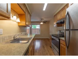 Photo #4: 23108445 Listing