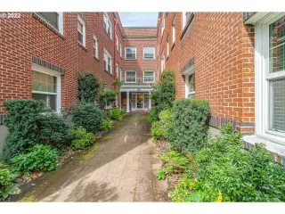 Photo #2: 23108939 Listing