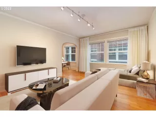 Photo #3: 23108939 Listing