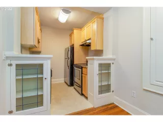 Photo #6: 23108939 Listing