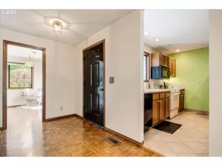 Photo #5: 23109946 Listing 