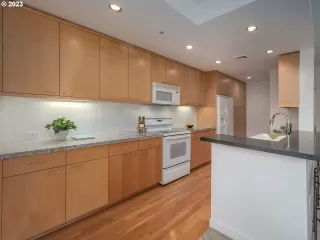 Photo #2: 23110678 Listing