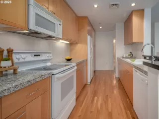 Photo #3: 23110678 Listing