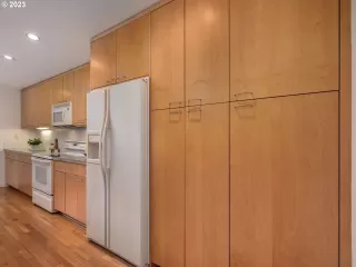 Photo #6: 23110678 Listing