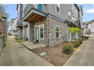 Photo #6: 23110930 Listing