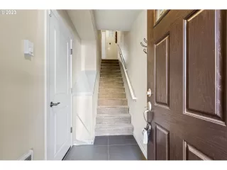 Photo #6: 23111697 Listing