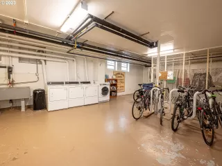 Photo #6: 23111752 Listing