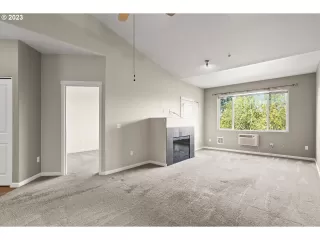 Photo #4: 23112056 Listing