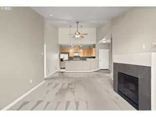 Photo #5: 23112056 Listing