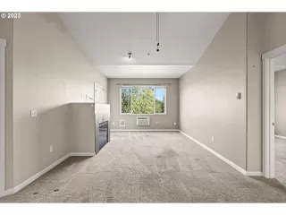 Photo #6: 23112056 Listing