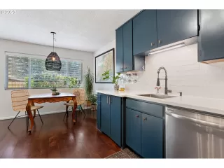 Photo #4: 23112526 Listing