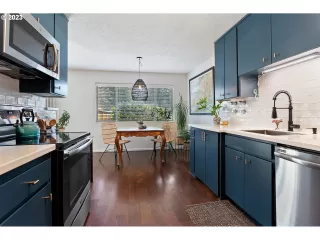 Photo #5: 23112526 Listing