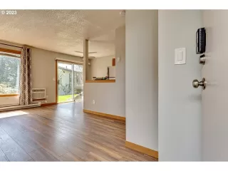 Photo #3: 23112790 Listing