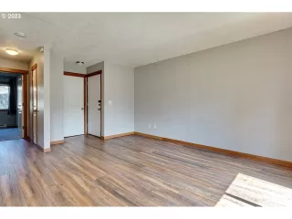 Photo #6: 23112790 Listing