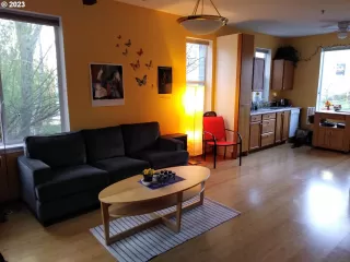 Photo #3: 23112833 Listing