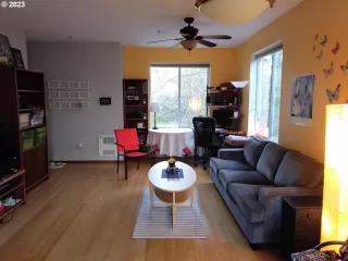 Photo #4: 23112833 Listing