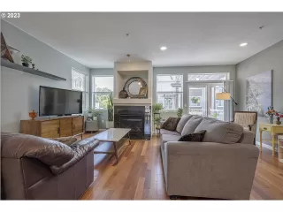 Photo #2: 23113033 Listing