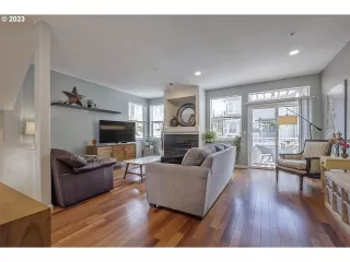 Photo #3: 23113033 Listing