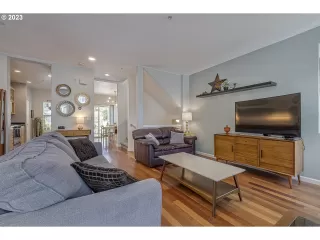 Photo #4: 23113033 Listing