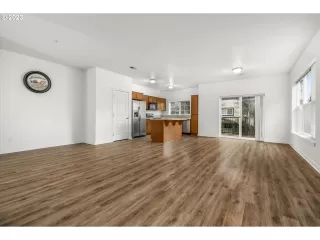 Photo #3: 23114294 Listing