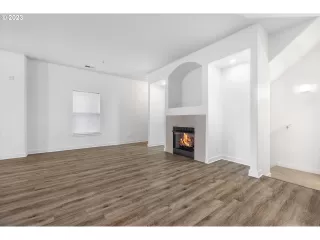 Photo #4: 23114294 Listing