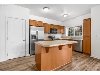 Photo #6: 23114294 Listing