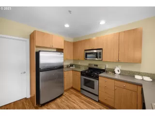 Photo #5: 23114303 Listing