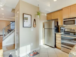 Photo #5: 23114916 Listing