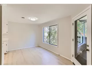 Photo #3: 23115186 Listing