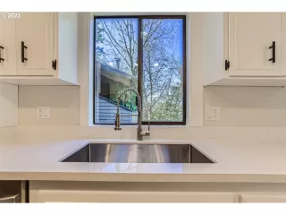 Photo #6: 23115186 Listing