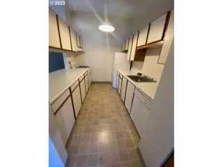 Photo #6: 23116696 Listing