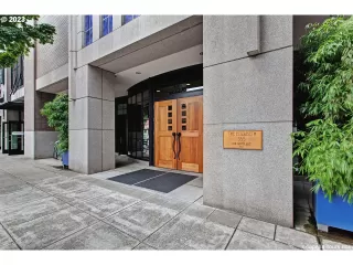 Photo #3: 23117677 Listing 