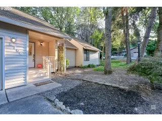 Photo #4: 23118779 Listing