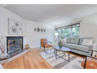 Photo #5: 23118779 Listing