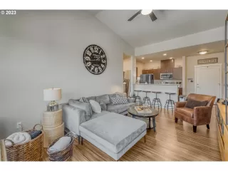 Photo #3: 23119419 Listing 