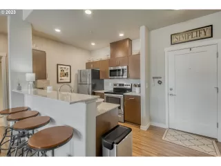 Photo #5: 23119419 Listing 