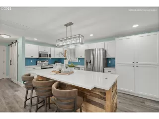 Photo #4: 23120354 Listing