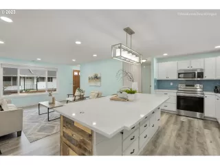 Photo #5: 23120354 Listing