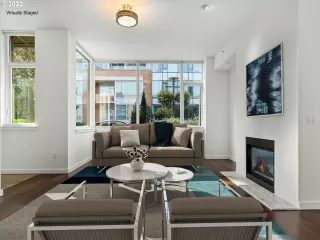 Photo #2: 23121318 Listing